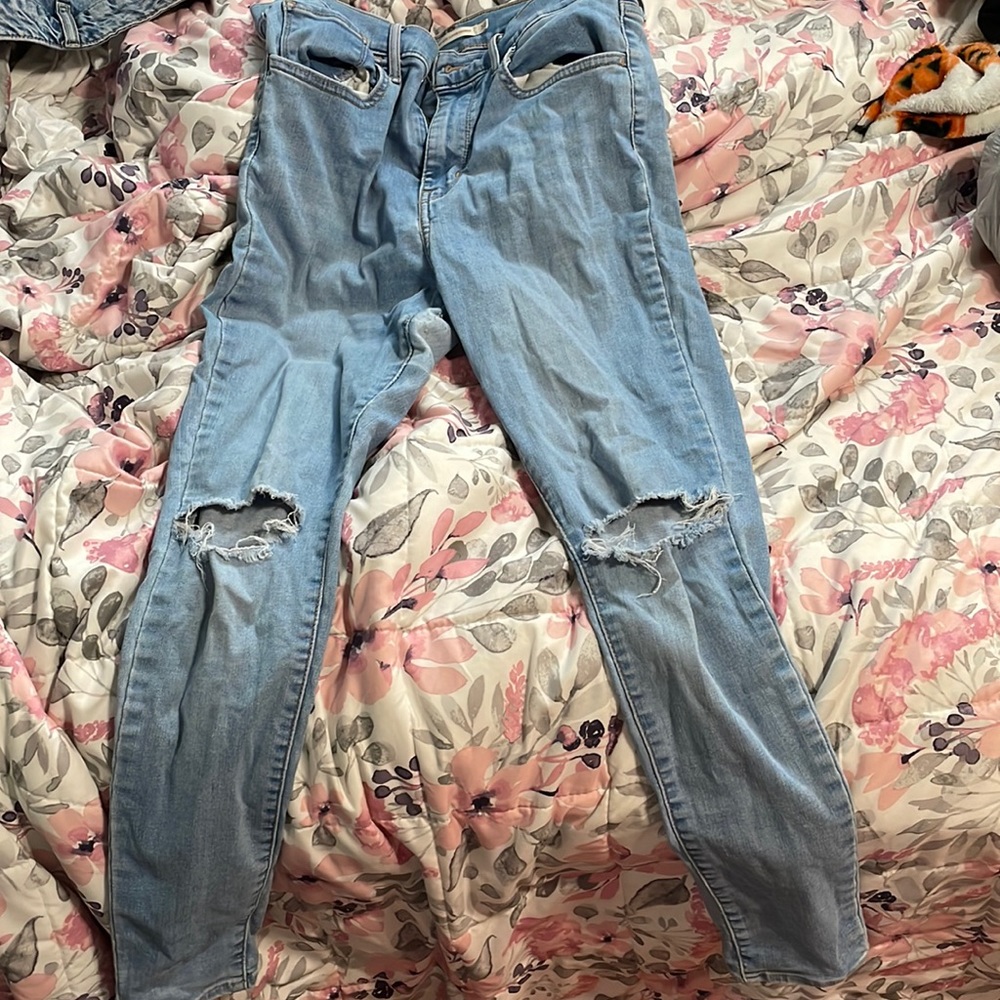 Levis jeans slightly worn!
